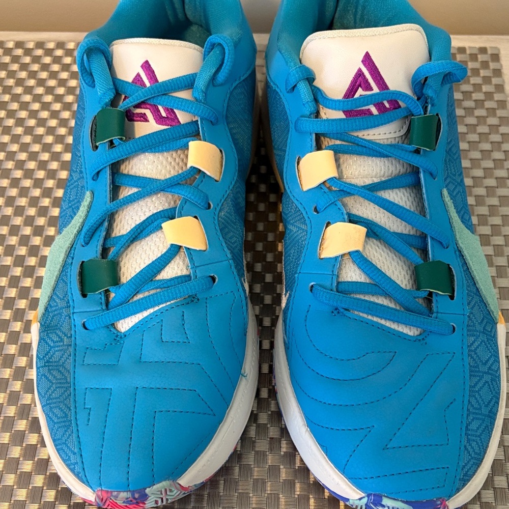 Nike Blue and White Zoom Freak 5 size 8.5 Athletic Shoes